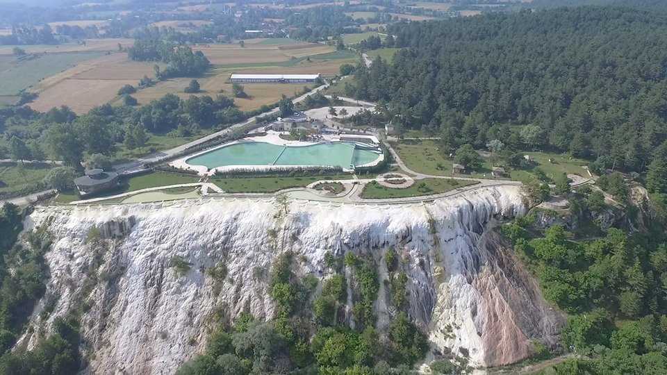 AKKAYA TRAVERTENLERİ VE GÖLCÜK GÖLÜ